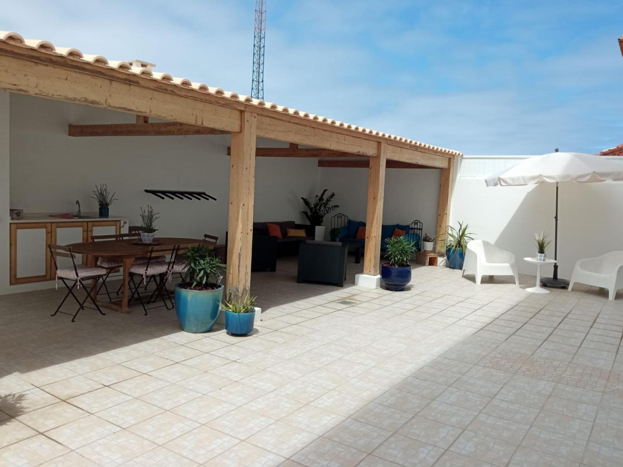 White Guest House بينيش المظهر الخارجي الصورة